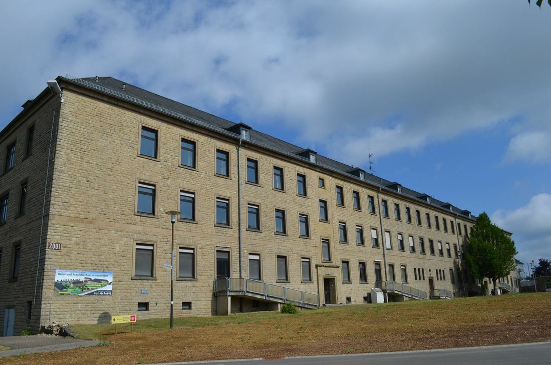 2018 sollen in den Block 2001 der ehemaligen Kaserne an der Mötscher Straße  129 Kindergartenkinder einziehen können. Foto: S. Schönhofen