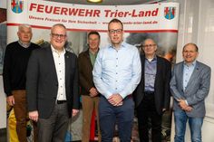 v.l.n.r. Gerhard Schwarz (Beigeordneter), Michael Holstein (Verbandsbürgermeister), Matthias Daleiden (1. Beigeordneter), Max Kraushaar, Dieter Müller (Beigeordneter), Matthias Wagner (Fachbereichsleiter Bürgerdienste/Brand- und Katastrophenschutz)