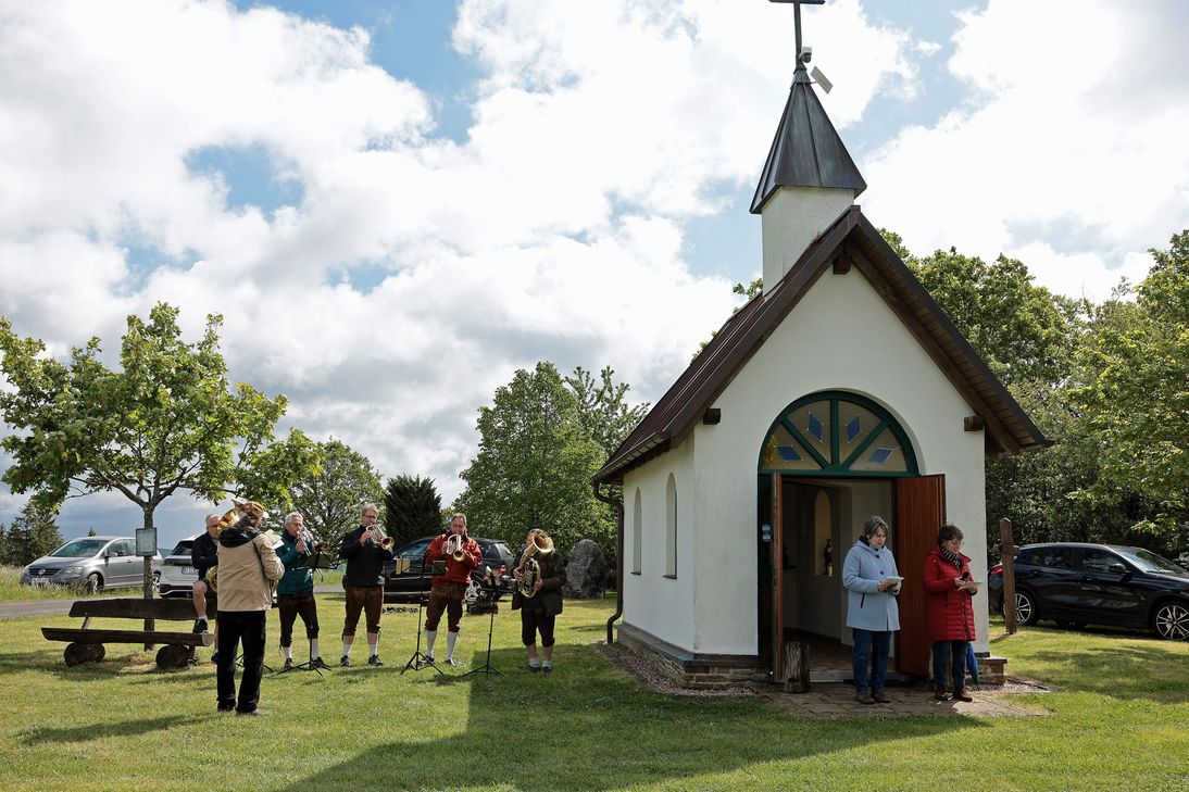 Andacht an der Kapelle, musikalischer Rahmen durch eine Combo der Wershofener Musikanten.