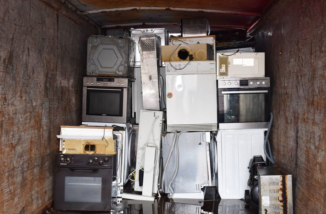 In den verschiedenen Containern wird der E-Schrott für die Weiterverwertung gesammelt.