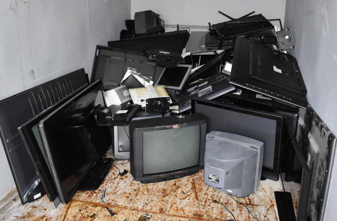 Alte TV-Geräte und andere Elektroaltgeräte müssen gesammelt und recycelt werden.