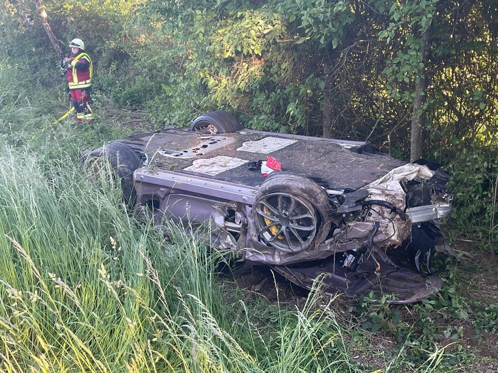 Der Porsche wurde durch den Unfall total zerstört.
