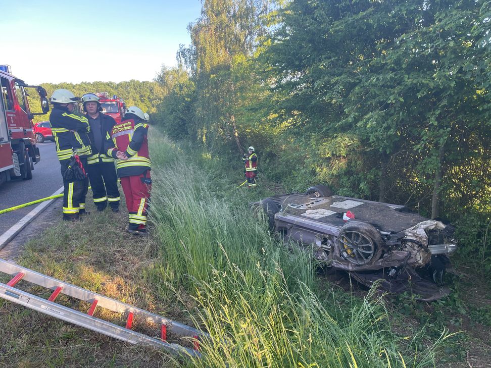 Der Porsche wurde durch den Unfall total zerstört.