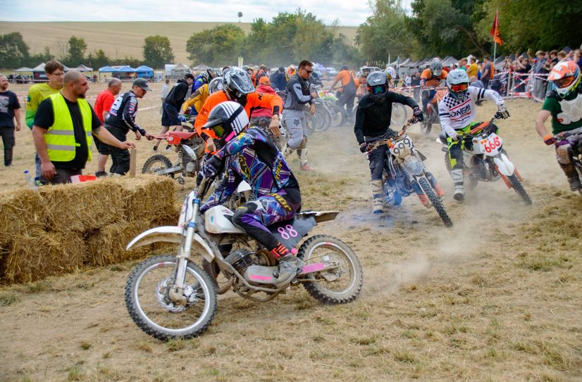 Zwei Tage lang stand der Sportpark Damscheid ganz im Zeichen knatternder Motoren, staubiger Kurven und packender Duelle.