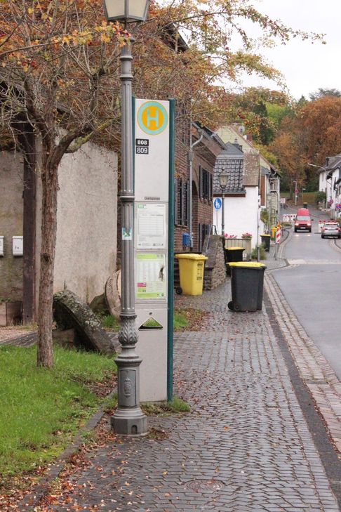 Wegen des Umbaus zweier Bushaltestellen muss die Gielsgasse in Kommern.