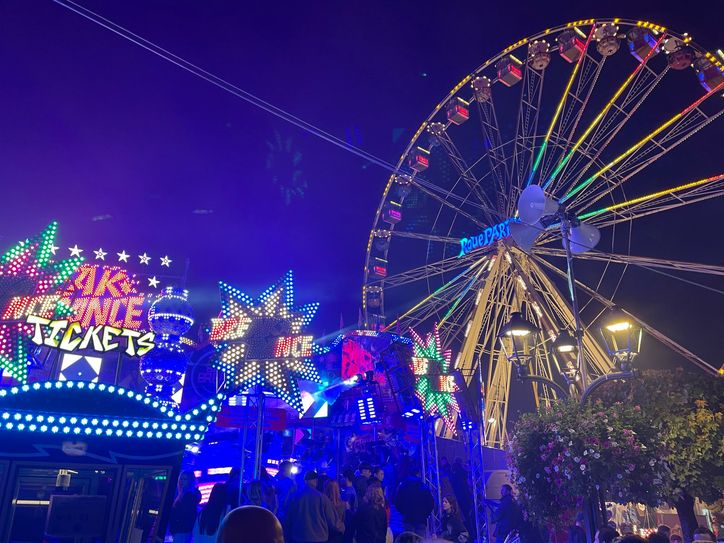 Drei Personen wurden in der Nacht am Rande des Lukasmarktes bei einer Schlägerei verletzt.
