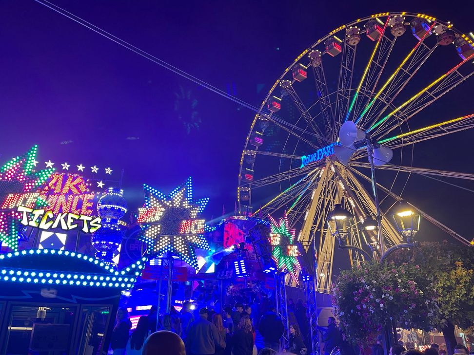 Drei Personen wurden  in der Nacht am Rande des Lukasmarktes bei einer Schlägerei verletzt.