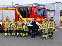 Spendenübergabe eines Multifunktionswerkzeuges von der Eaton Technologies GmbH an die Löschgruppe Mechernich