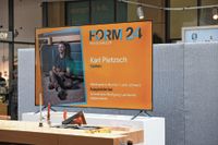 Im Rahmen des Beda-Marktes präsentierte die Schreiner-Innung Westeifel die schönsten Gesellenstücke des Jahres 2024, darunter auch die Werkbank in Buche von Karl Pietzsch aus Steffeln.