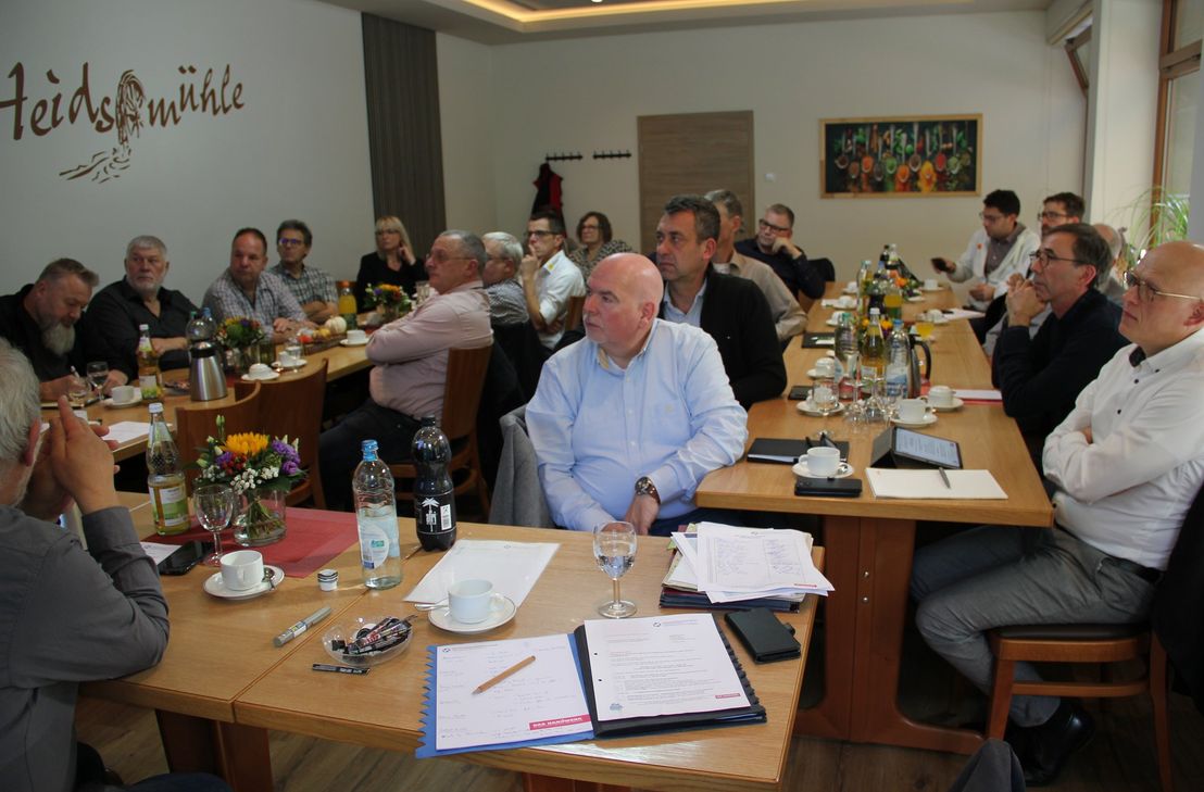 Die Obermeister und deren Stellvertreter von 20 Innungen der Region waren zusammengekommen, um frische Ideen zu vertiefen und praxisnahe Ansätze zum Wohl des Handwerks zu definieren.