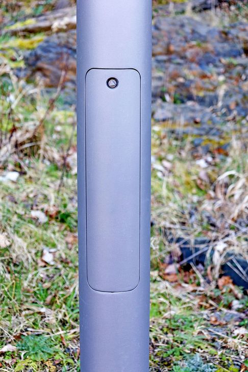 Tückisch: Die Lampenmasten werden nach den Manipulationen wieder ordnungsgemäß verschlossen.