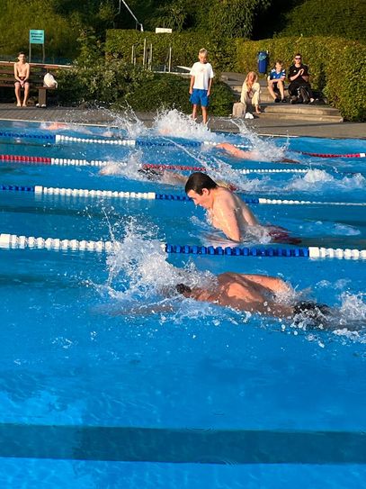 Die DLRG Mayen startete mit den Sprint Open im Schwimmen.