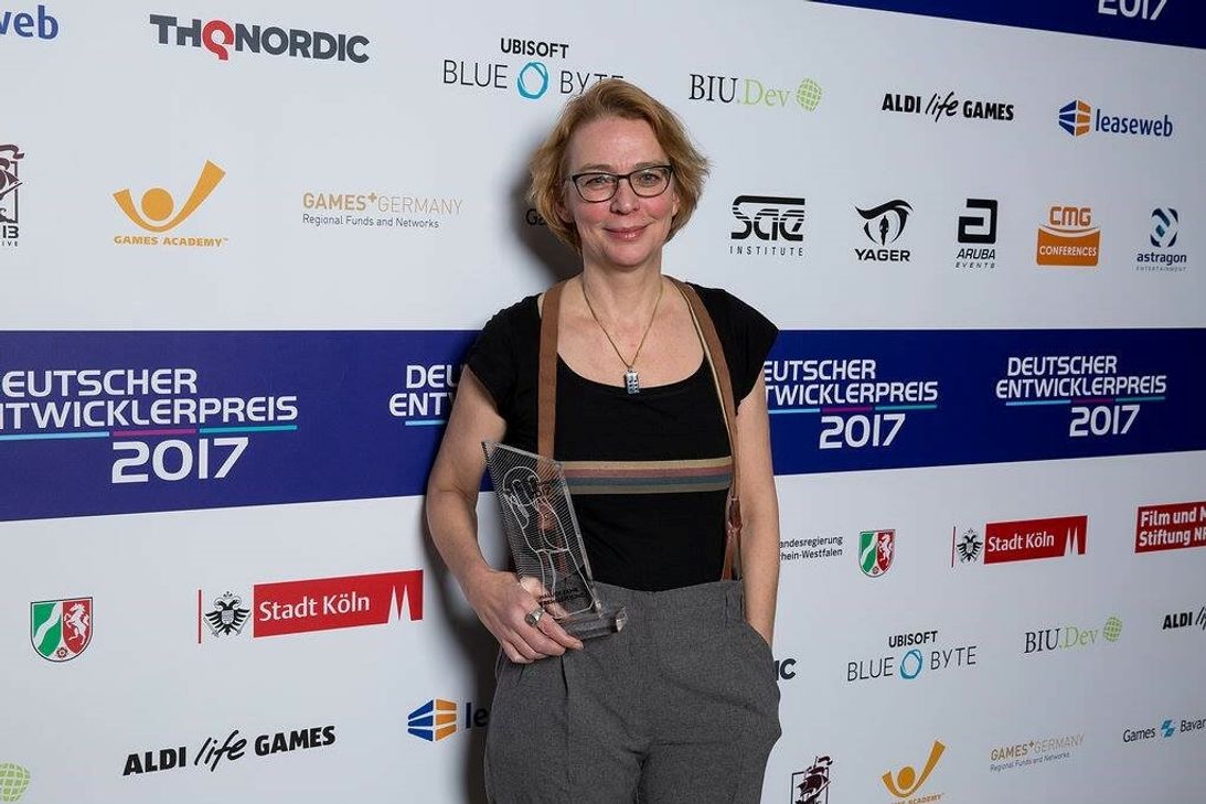 Prof. Dr. Linda Breitlauch mit dem "Hall of Fame – Entwicklerpreis 2017". Foto: Uwe Völkner
