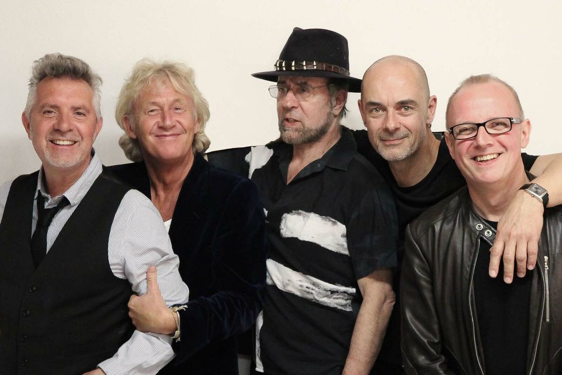 In Monschau gibt es ein Wiedersehen mit der Manfred Mann’s Earth Band: Manfred Lubowitz alias Manfred Mann hat Musikgeschichte geschrieben.  Bandfoto