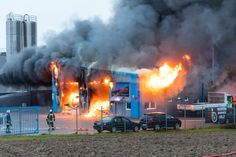 Im Industriegebiet Dörth brannte eine Halle.