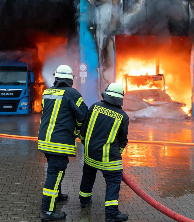 Die Feuerwehr konnte ein Übergreifen der Flammen auf den hinteren Gebäudeteil verhindern.