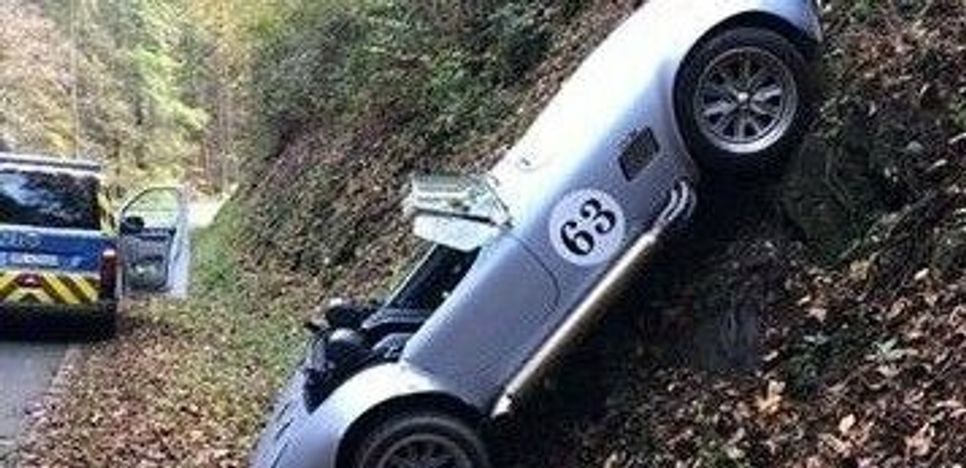 Für diese Shelby Cobra Replica endete die Ausfahrt unglücklich.