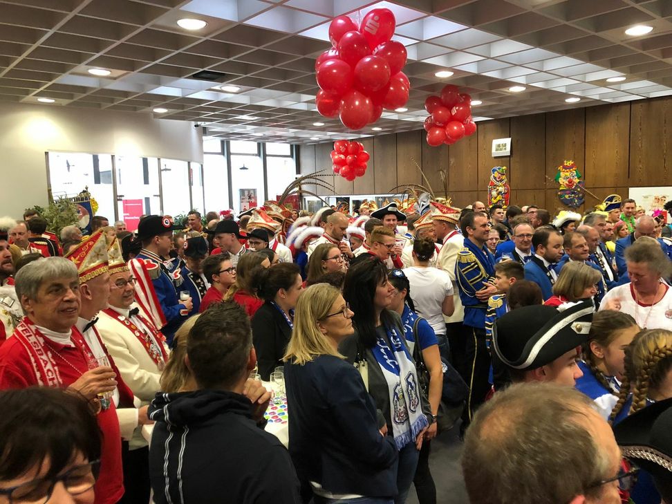 Gut gefüllt war die Schalterhalle in der Monschauer Altstadt. Fotos: T. Förster