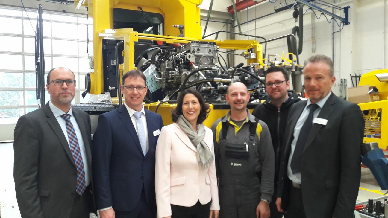 Wirtschaftsstaatssekretärin Daniela Schmitt bei ihrem Besuch der Bomag GmbH. Foto: Wirtschaftsministerium RLP