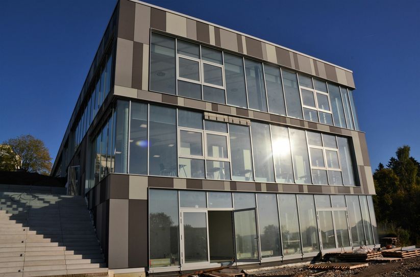 Seit dieser Aufnahme im vergangenen September hat sich einiges am Mensa-Neubau getan. Am Freitag wird die Mensa eingeweiht. Foto: Sybille Schönhofen