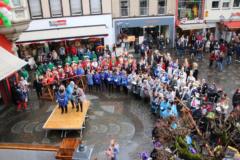 Blick von oben kurz vor dem Rathaussturm.