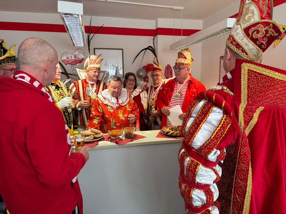 "Uns kann der Verlag das Telefon nehmen oder den Computer. Aber doch bitte neimals den Prinzenempfang", sagte Ecki zur Begrüßung der Tollitäten.