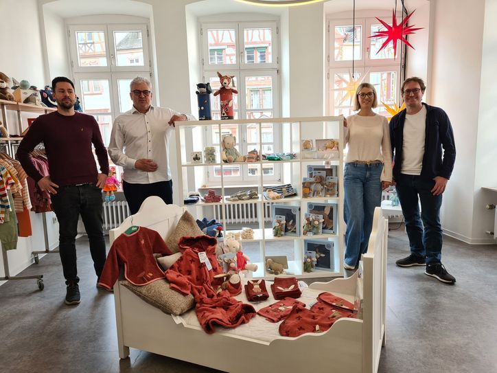 Im Bernkasteler Fenster hat Daniel Schnödt es schon getan. Hier hat er Schaufenster, Eingangsbereich, Verkaufsraum, Warenpräsentation und die Atmosphäre genau unter die Lupe genommen und verändert.