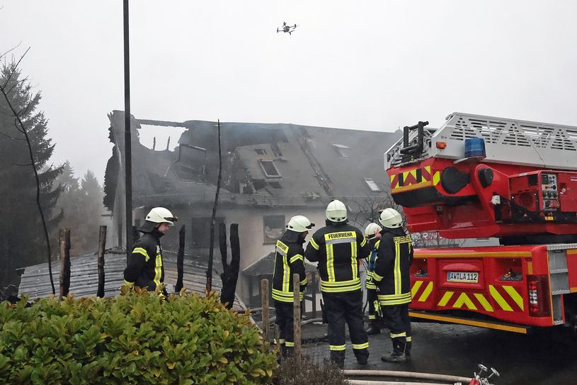 Rund 70 Einsatzkräfte waren an der Brandbekämpfung beteiligt.