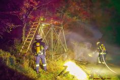 Die Polizei fahndet nach zwei Brandstiftern.