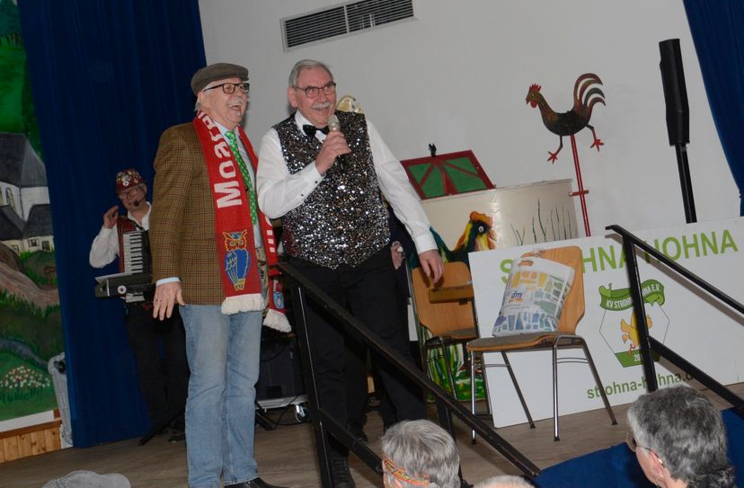 Gillenfelder Ortsbürgermeister Karl-Heinz Schlifter und der Winkeler Ortsbürgermeister Friedhelm Jax .