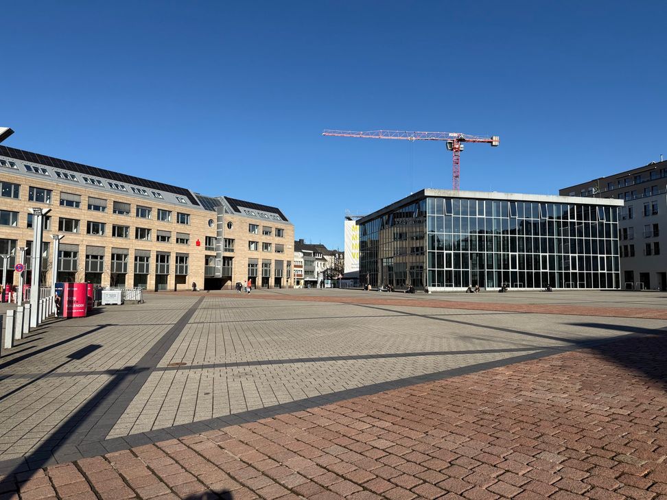 An Tagen ohne Wochenmarkt und Messe ist die Platzmitte des Viehmarkts leer.