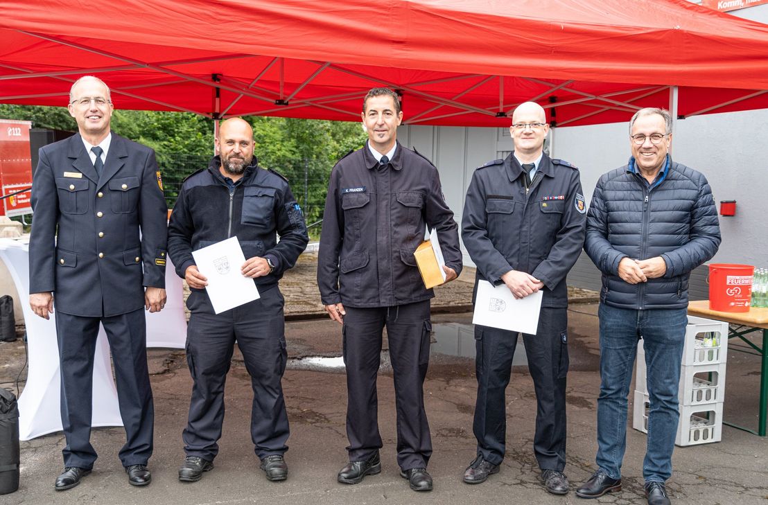 Brand- und Katastrophenschutzinspekteur Jörg Teusch, Kai Fritsche, Karsten Franzen, Matthias Reimer, Landrat Gregor Eibes (v.l.n.r.).