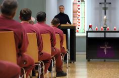 Die Inhaftierten beim Gottesdienst.