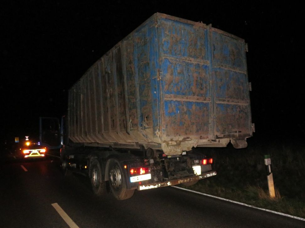 In diesem Lkw sollte der Radlader fortgeschafft werden. Foto: Polizei