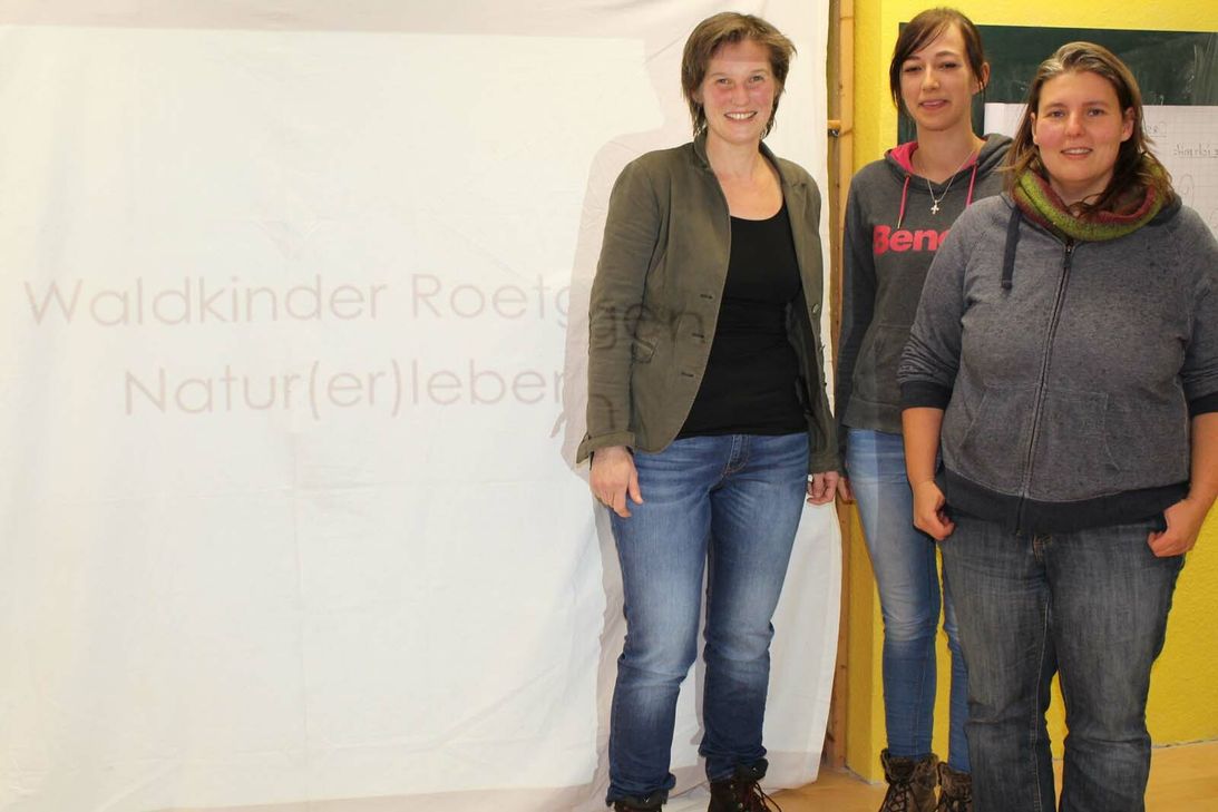 Freuen sich auf die Verwirklichung eines Waldkindergartens in Roetgen (v.l.): Britta Munoz, Karin Simons und Kerstin Raupach.     Foto:  Günther Sander