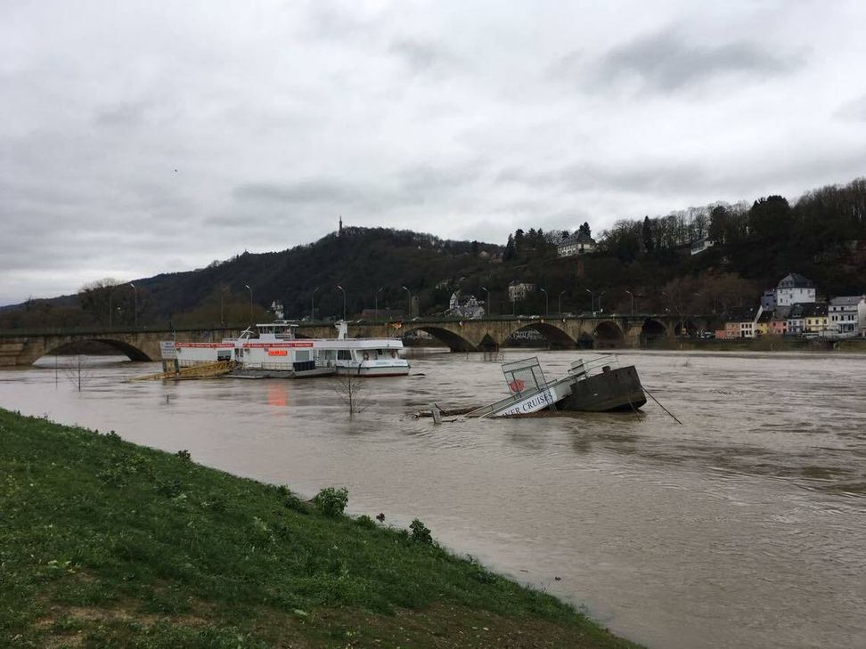 Hochwasser am Zurlaubener Moselufer. Foto: Neumann
