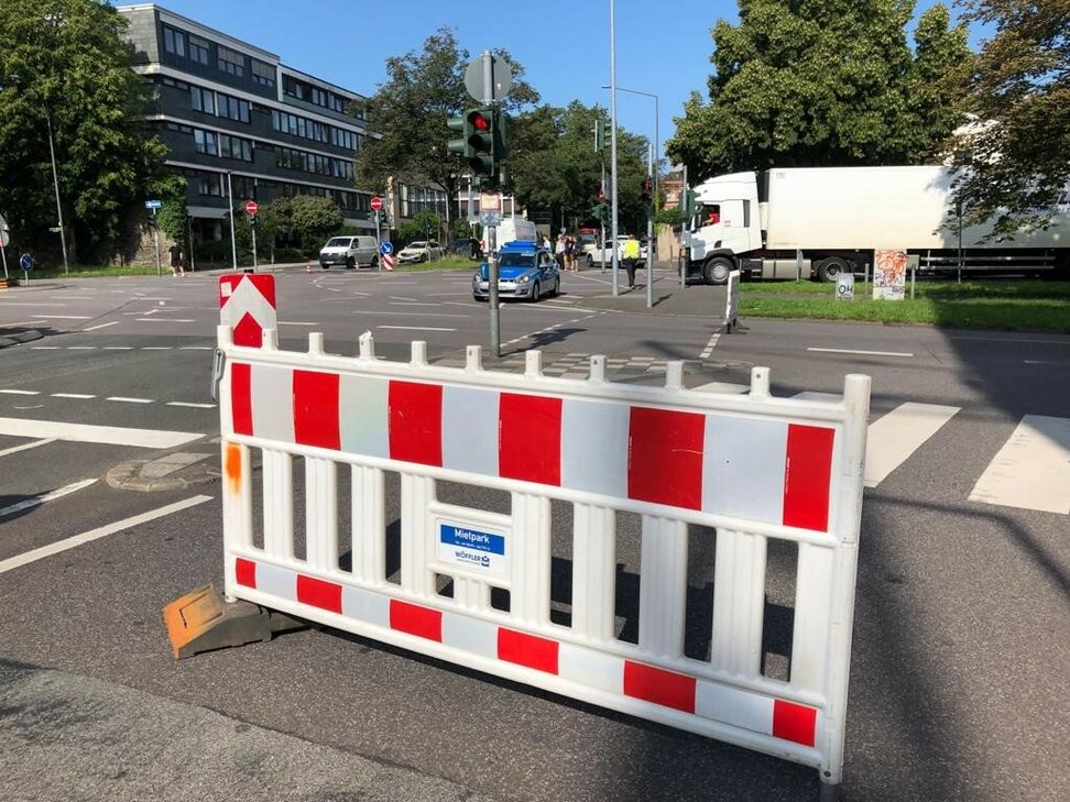 Sperrungen in der Ostallee. Fotos: Claudia Neumann