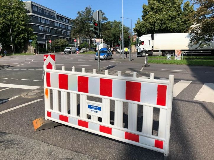 Sperrungen in der Ostallee. Fotos: Claudia Neumann