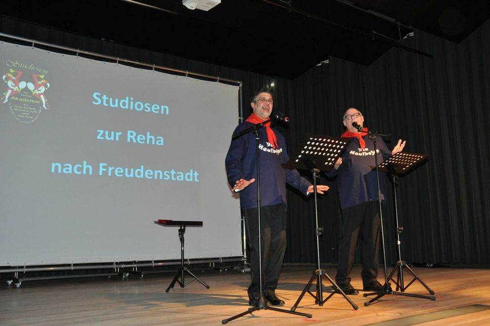 Die "Heulbojen" on Tour: Manfred Höger (links) und Fred Strässer sind die singenden Studiosen.