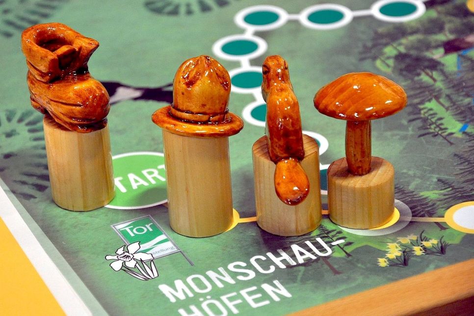Die Spielsteine des Wildnis-Spiels sind aus Holz geschnitzt. Foto: Reiner Züll/pp/Agentur ProfiPress