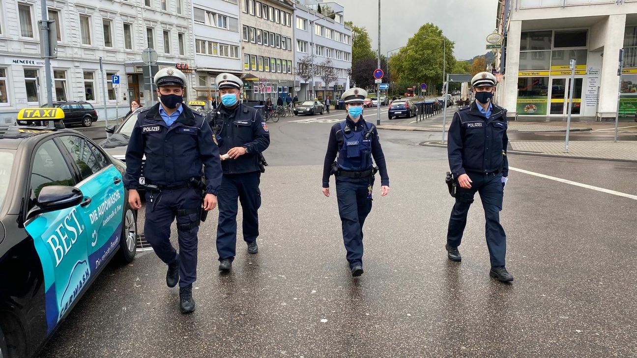 Beamte des Trierer Ordnungsamtes kontrollierten beim landesweiten Maskenkontrolltag gemeinsam mit Beamten der Polizeiinspektion Trier. Foto: Presseamt Trier