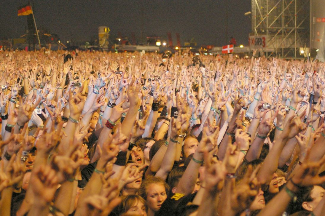 Festivals wie Rock am Ring locken im Sommer Zehntuasende an. Fotos: Mager/Nolden