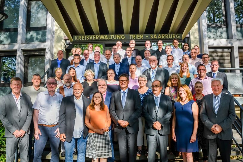 Der neue Kreistag Trier-Saarburg. Es fehlen Edith van Eijck und Marianne Rummel. Foto: Kreistag