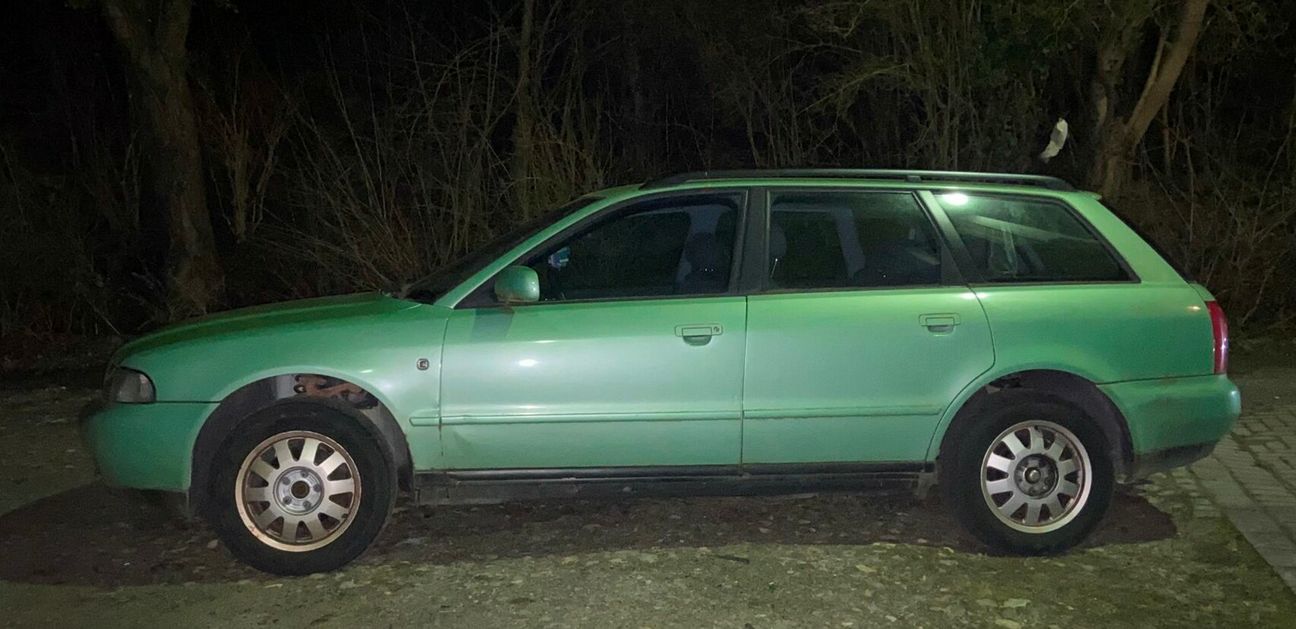 Der Fahrer dieses Audi A4 wird gesucht.