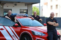 Thomas Smarsly (li.) und Markus Neuburg (Mitte) bleiben für eine weitere Amtszeit Stellvertreter von Feuerwehr-Chef Alexander Berger (re.)
