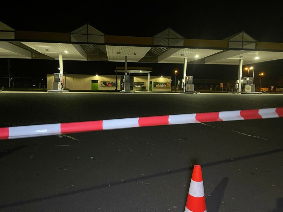 Die Tankstelle wurden am späten Nachmittag vorläufig geschlossen.