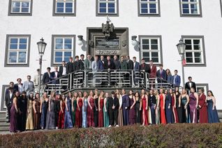 Am Erich-Klausener-Gymnasium Adenau haben zahlreiche Schülerinnen und Schüler erfolgreich ihr Abitur bestanden.