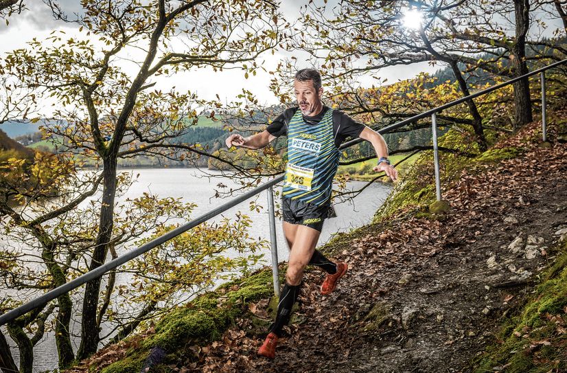 Durch traumhaftes Gelände in herbstlicher Atmosphäre führt der Rursee-Marathon.