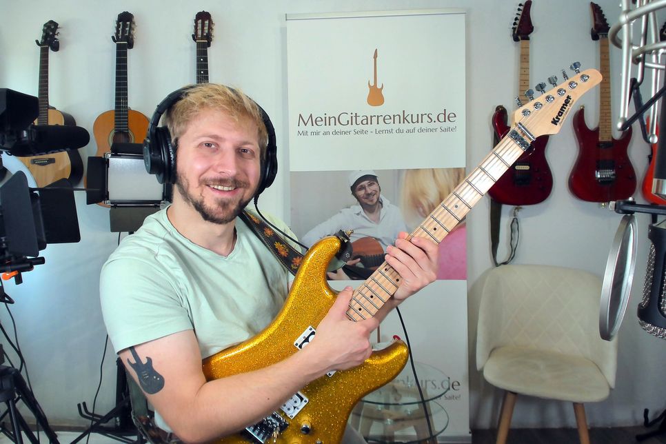 Gitarrenlehrer Tolga Polat möchte wieder einen kleinen Beitrag dazu leisten, dass die Kunst wegen knapper Kassen nicht auf der Strecke bleibt: Er verschenkt einen Gitarrenkurs für Kinder und Jugendliche.