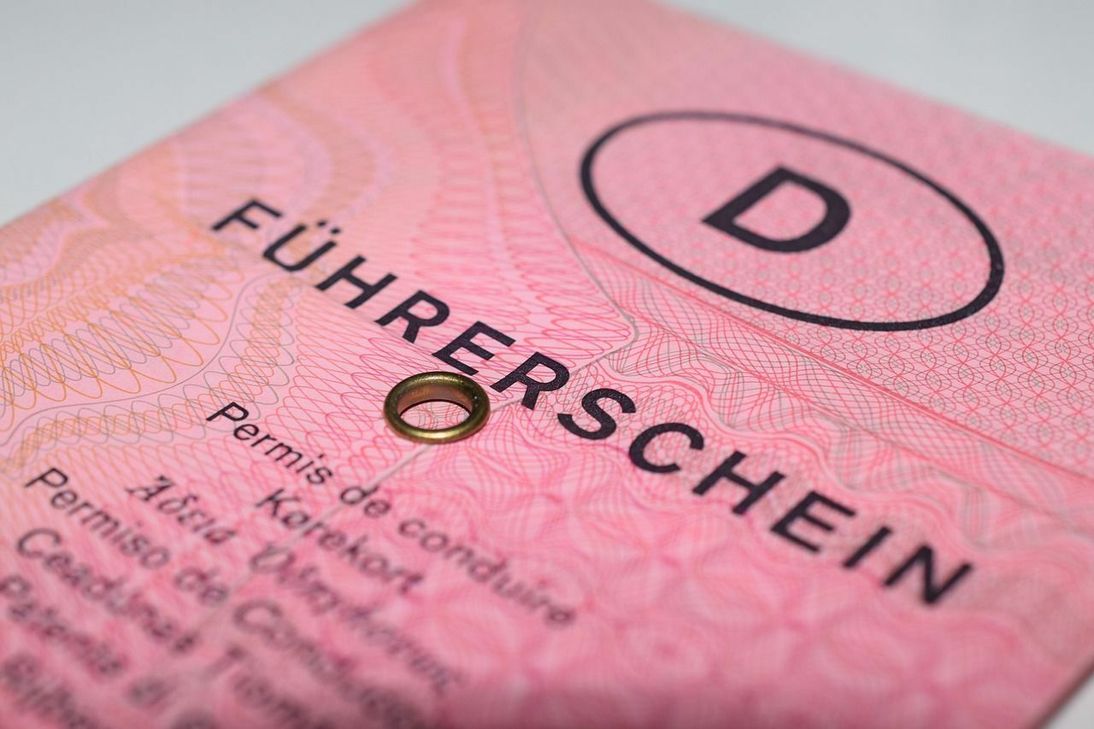 Jetzt gilt es für die Jahrgänge ab 1971, Abschied vom alten Führerschein zu nehmen.